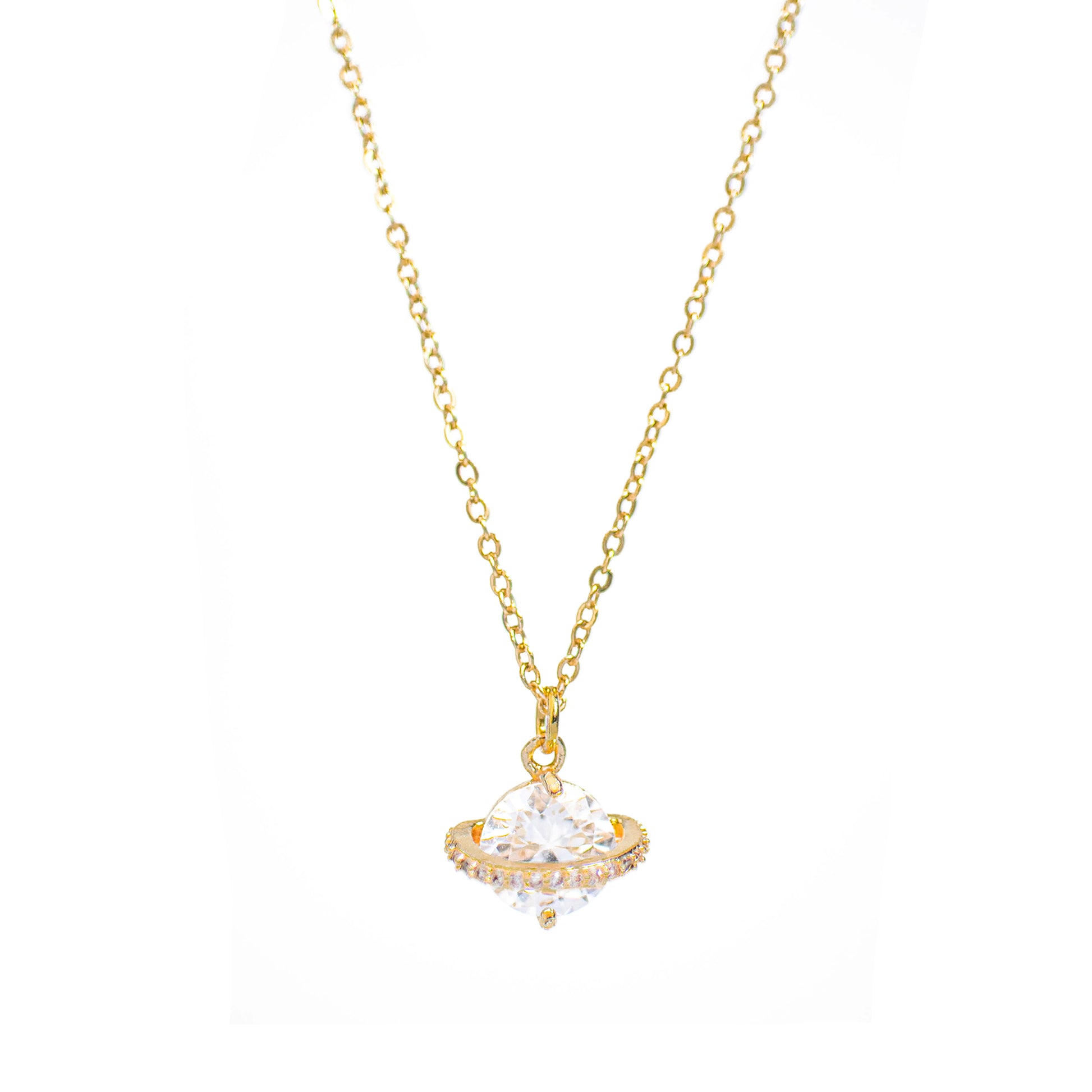 This photo features a thin chain necklace made of 14K gold-plated sterling silver, paired with a zircon planet pendant.